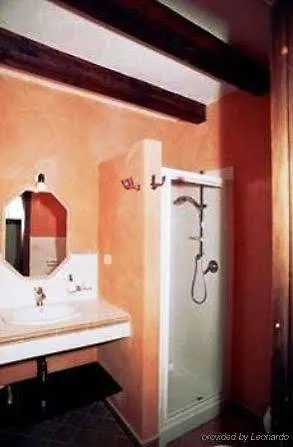 Airone House אוסימו